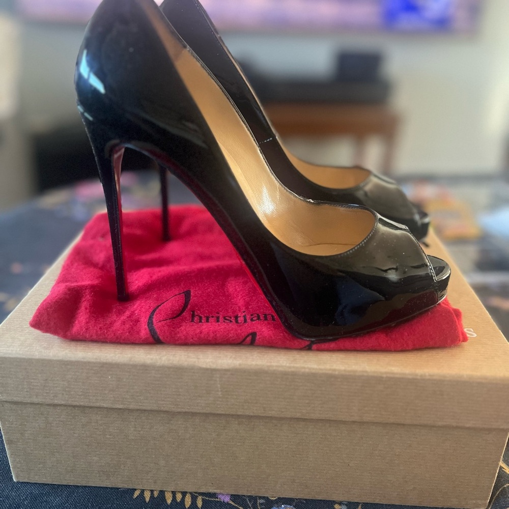 Very prive 120 patent black heels